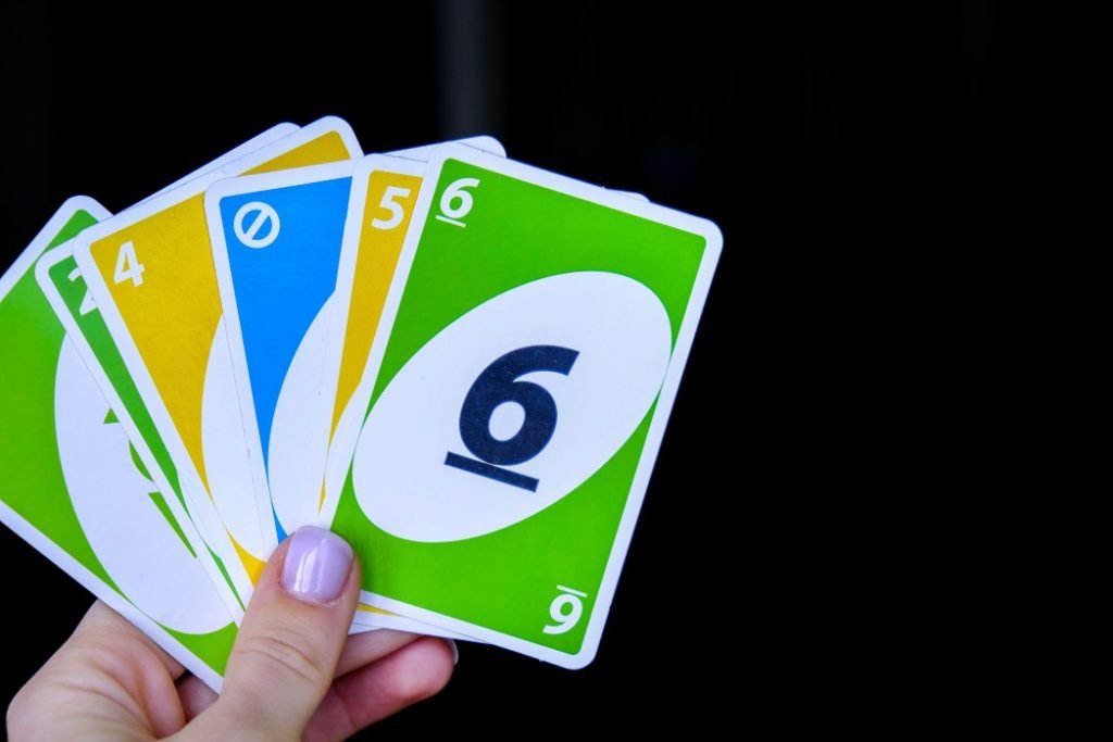 Politiikka värjää niin Uno-pakkaa kuin kasinoitakin